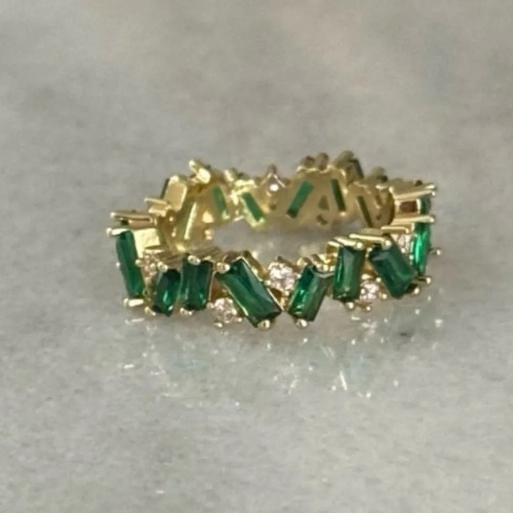 Gold Green Crystal Stacked Ring
Brand New
Size 7 - Picture 4 of 4